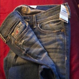 Brand new hollister jeans size is w24 L31